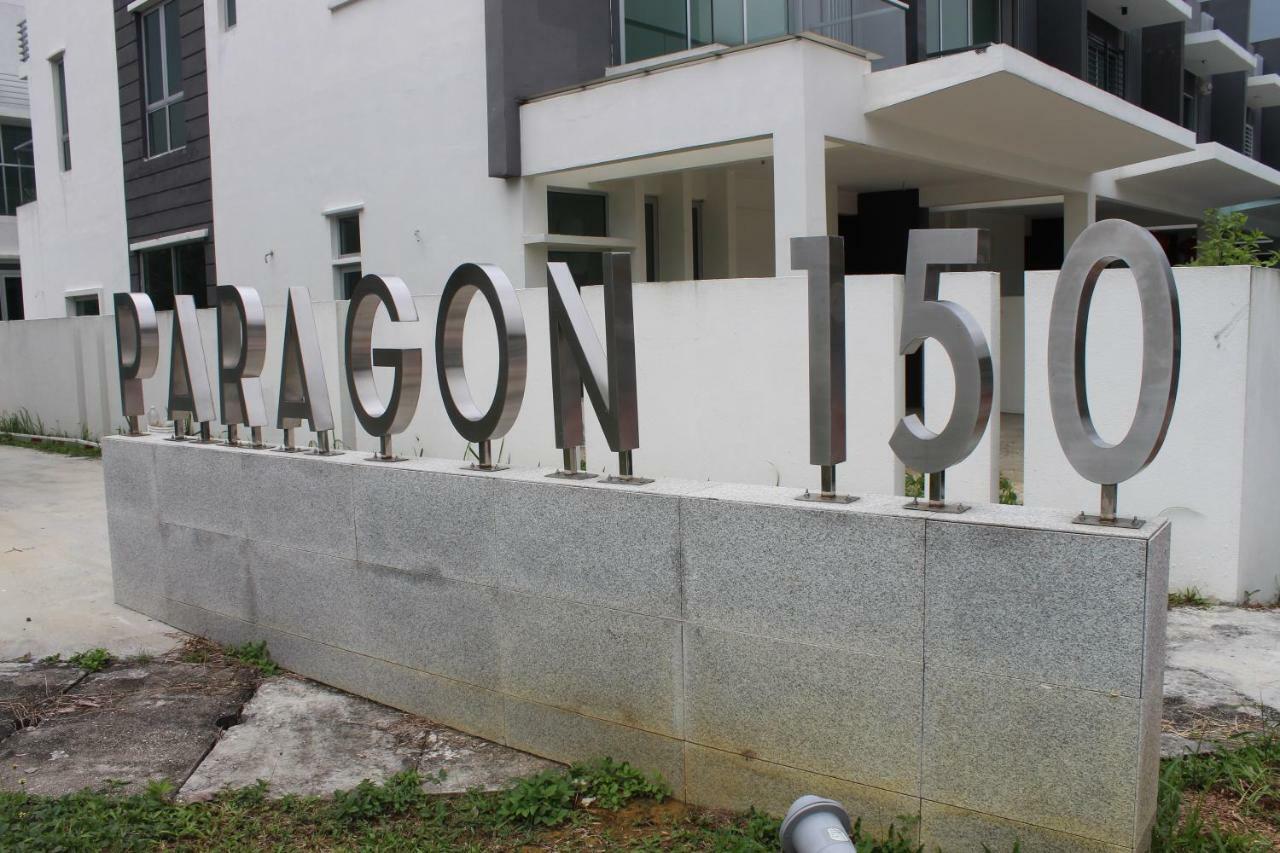 Paragon 150 Hotel Seri Kembangan Exterior photo